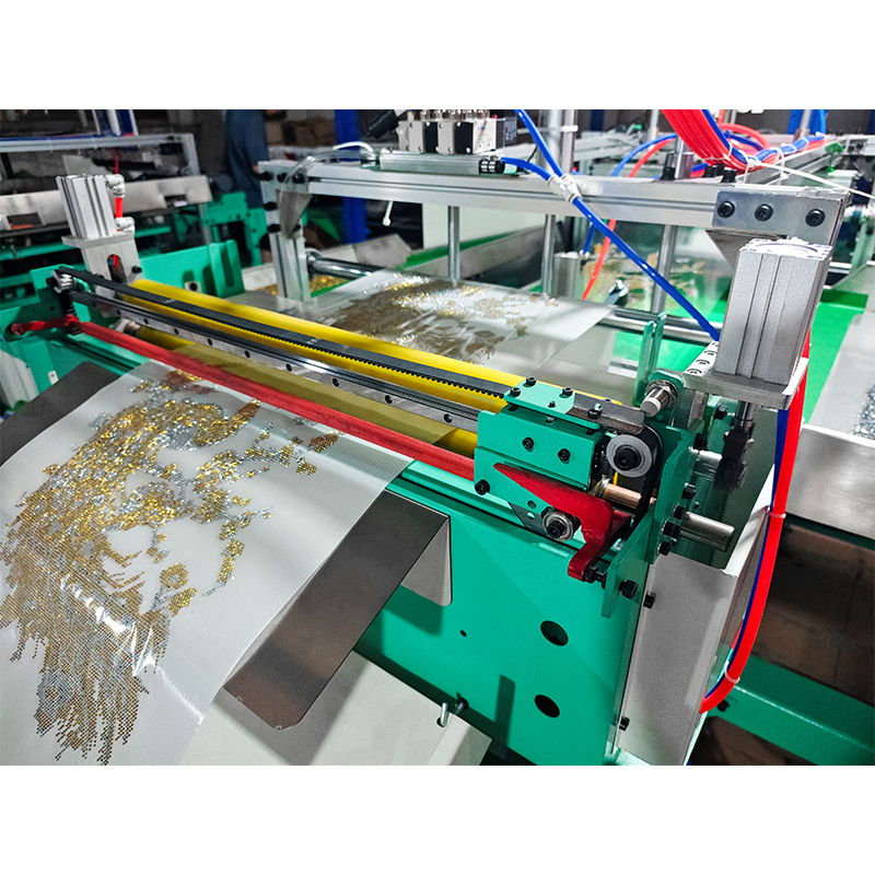 Automatische zweifarbige Strass-Schüttelmaschine aus mehreren Materialien für Aluminiumbekleidung