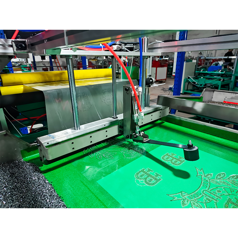 Automatische zweifarbige Strass-Schüttelmaschine aus mehreren Materialien für Aluminiumbekleidung